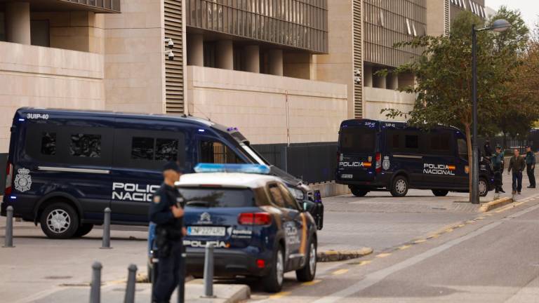 El inspector jefe detenido está acusado de blanqueo de capitales y cohecho. Foto: EFE