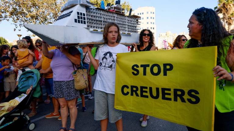 $!Unas 12.000 personas protestan en Palma contra la masificación turística de la isla