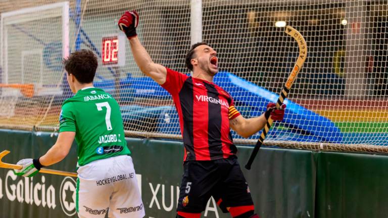 Joan Salvat celebra uno de los dos goles que le anotó al Liceo el pasado sábado. Foto; Juanjo Viña