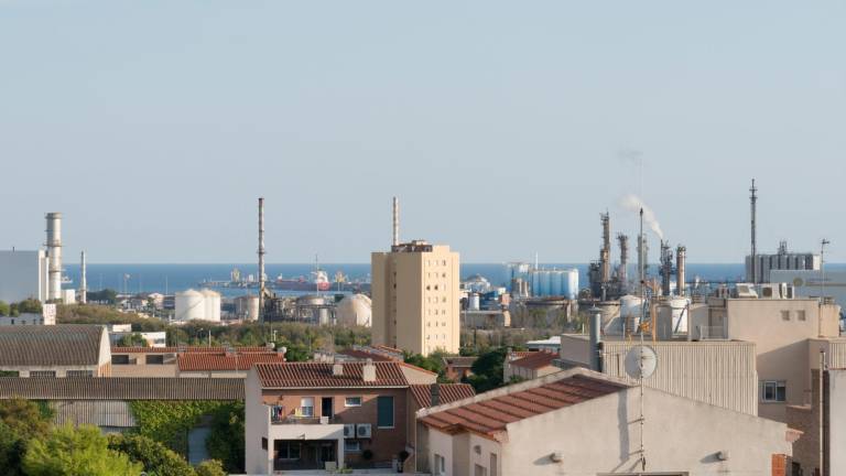 Vista de La Canonja con el polígono al fondo. Foto: Joan Boronat/DT