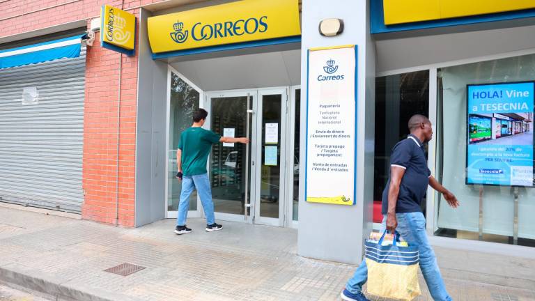 Imagen de la oficina de Correos que da servicio, entre otras zonas, al barrio de La Pastoreta de Reus. Foto: Alba Mariné