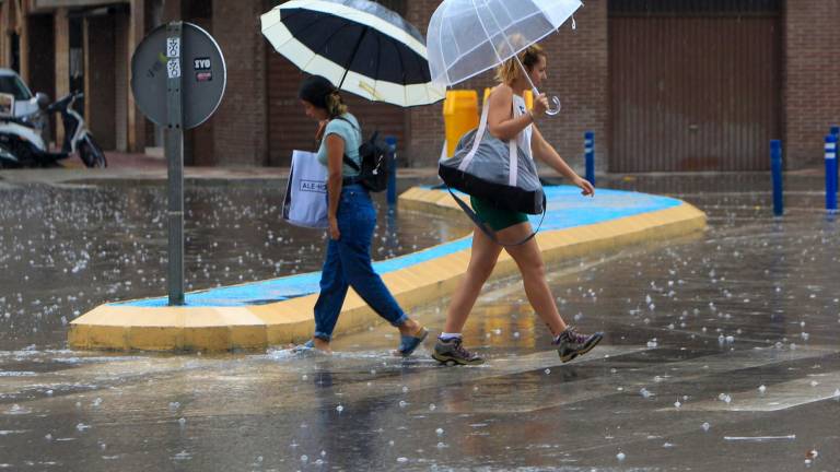 El pico del temporal llegará por la mañana. Foto: EFE