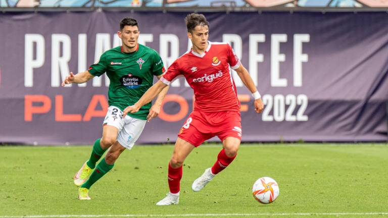 Nil Jiménez marcó el gol de la victoria de la semifinal del play-off de ascenso ante el Racing Ferrol en la temporada 2021/22. Foto: Nàstic