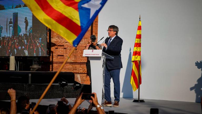 El expresidente Carles Puigdemont durante el discurso en el Arco de Triunfo en su reaparición en Catalunya. Foto: ACN