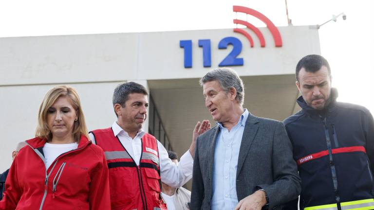 La consellera Salomé Pradas, el presidente Carlos Mazón, Alberto Núñez Feijóo. y el presidente de la Diputació de València, Toni Gaspar. Foto: EFE