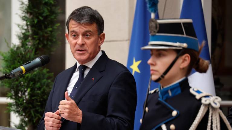 Manuel Valls, durante su primer discurso como nuevo ministro de Ultramar, en la sede del Ministerio de Justicia. foto: efe