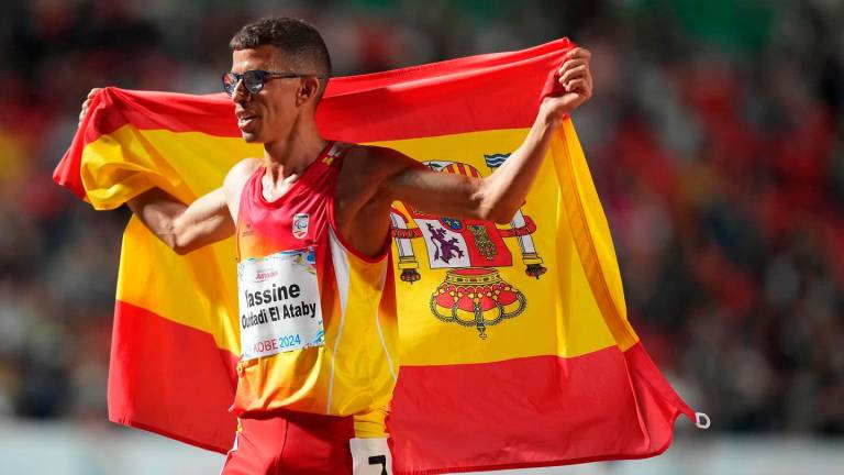 Yassine Ouhdadi celebra el oro conseguido en el Mundial Paralímpico de París. foto: cedida