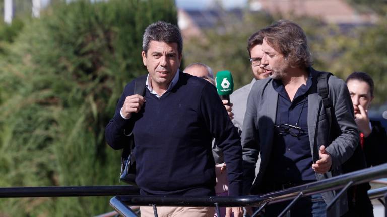 El presidente de la Generalitat valenciana Carlos Mazón a su llegada al centro de Coordinación Emergencias, este domingo en Valencia. Foto: EFE