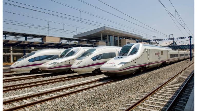 Imagen de diferentes AVE de Renfe