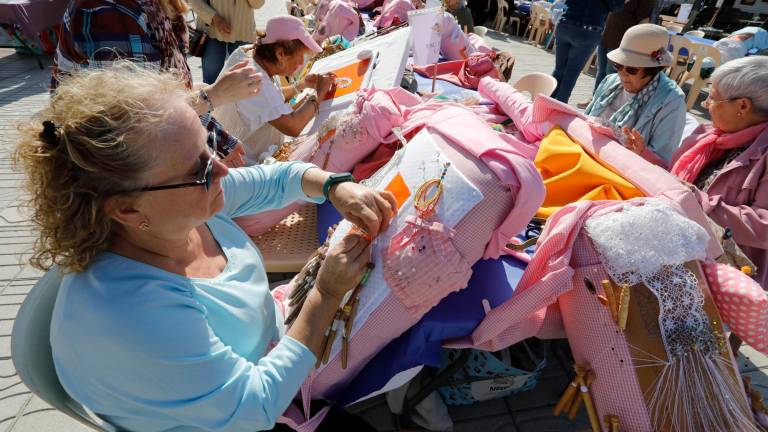 $!La Fira de Santa Llúcia de l’Arboç es la feria de puntaires de Catalunya. Foto: Pere Ferre/DT