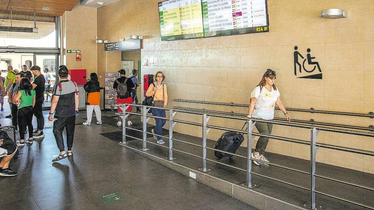 Los nuevos horarios afectarán a algunos de los trenes más ‘calientes’ desde Tarragona. foto: Marc Bosch