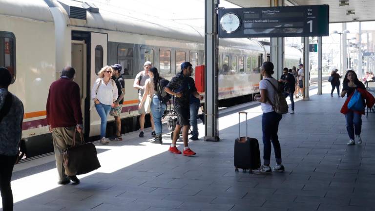 El tramo entre TGN y Sant Vicenç de Calders estará afectado desde octubre a marzo. Foto: Pere Ferré