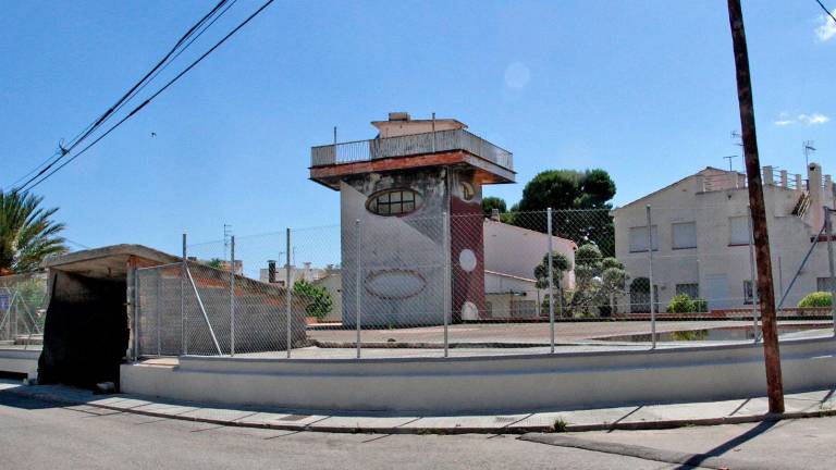 El local de la calle Priorat, uno de los dos que se ponían en alquiler. Foto: Lluís Milián/DT