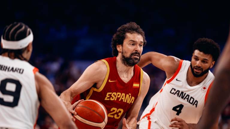 Sergio Llull no pudo evitar la derrota de España con un triple desde el mediocampo. Foto: EFE