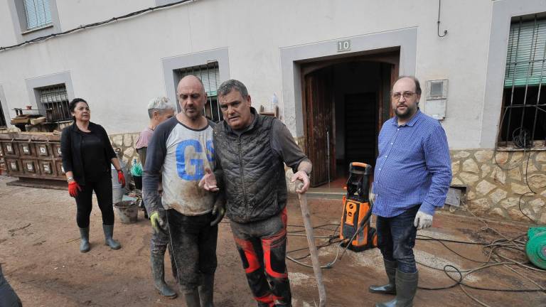 Voluntarios ayudan en la reconstrucción de Valencia. Foto: EFE