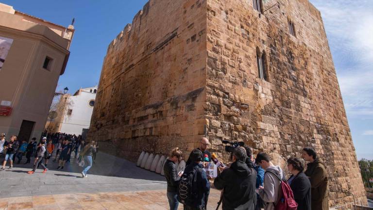 El concejal del Patrimoni, Hermán Pinedo, explica el proyecto del Pretori a la prensa. foto: àngel ullate