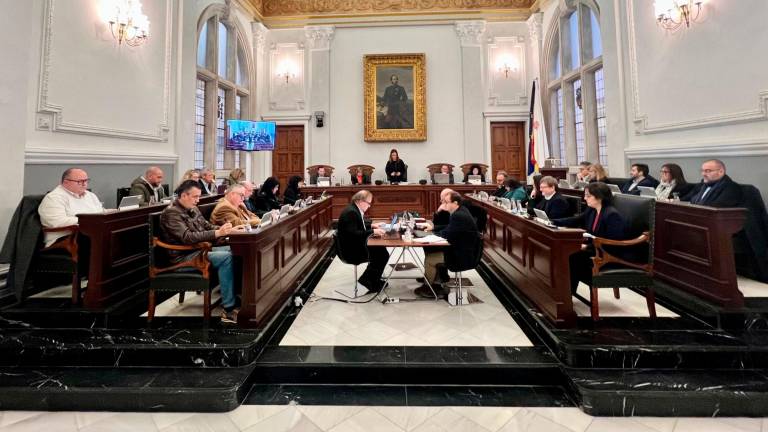 El saló de plens de l’Ajuntament de Reus durant el ple municipal. Foto: Alfredo González