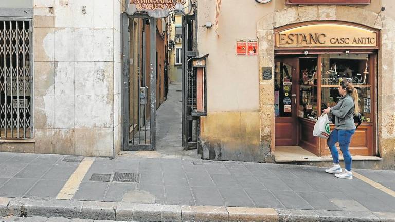 El robo fue cometido en un piso del Carreró de la Rosa de Tarragona. Foto: Marc Bosch