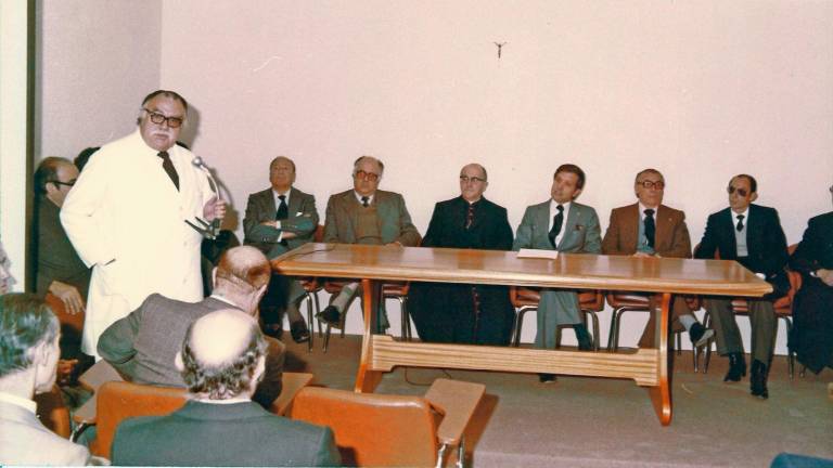 Parlament del Dr Adserà en la inauguració de les noves consultes de l’Hospital (Octubre 1979). Foto: Arxiu Santa Tecla