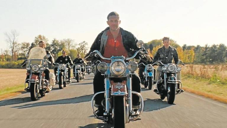 Tom Hardy, al frente de la pandilla de motoristas de ‘Bikeriders. La ley del asfalto’. Foto: Focus Features