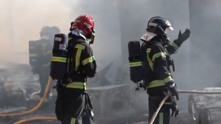 Dos bomberos de Madrid en una imagen de archivo. Foto: Bomberos de Madrid