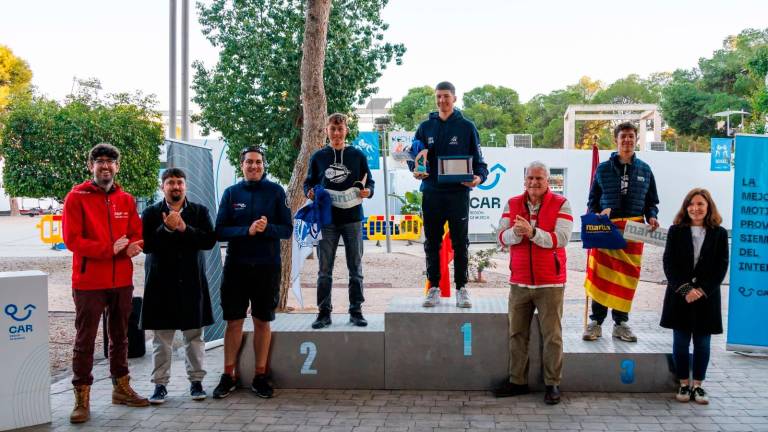 Miguel García y Joan Fargas, en la segunda y tercera plaza del podio. FOTO: CN Cambrils