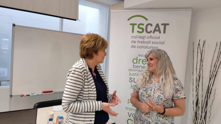 Mercè Civit y Emma Pérez ayer en la sede del Col·legi Oficial de Treball Social de Catalunya en Tarragona. Foto: N.M.