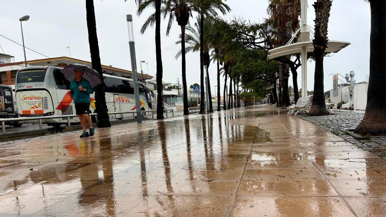 $!VÍDEO | La lluvia descarga con fuerza en el litoral de Tarragona