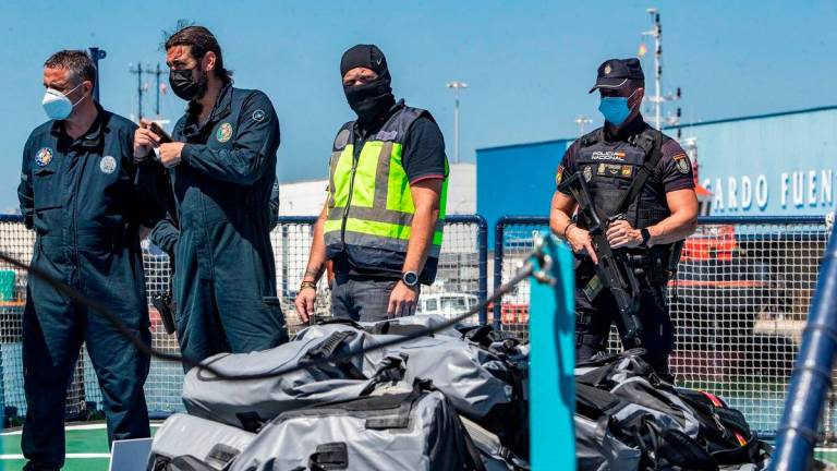 Incautación de una tonelada de cocaína en un velero. Foto: EFE