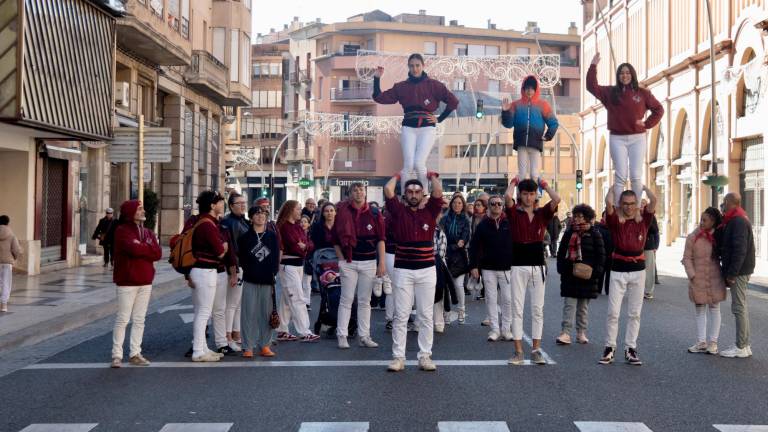 Els Castellers de Tortosa durant la caminada solidària. Foto: J. Revillas