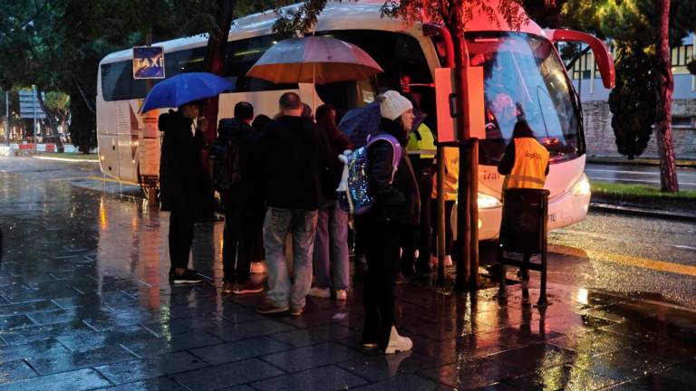 Este parón afecta el servicio de autobuses que Renfe ha contratado desde el 1 de octubre por el corte ferroviario a causa de las obras que Adif realiza en el túnel de Roda de Berà. Foto: Núria Riu