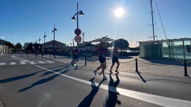 $!La carrera, a su paso por El Serrallo. Foto: Tarragona Esports