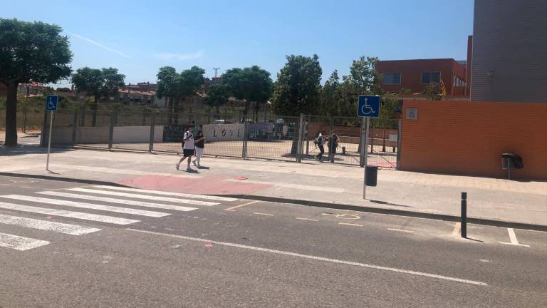 1.200 alumnes participaran en tallers d’educació afectivosexual. A la foto, l’Institut Narcís Oller. Foto: DT