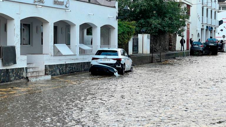 El agua entró en algunos establecimientos cercanos a la riera. Foto: ACN