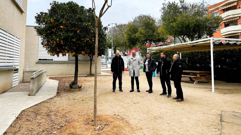 L’alcalde, Vale Pino i la regidora de Sostenibilitat, Angie Muñoz, i el regidor d’Educació, José García, han visitat els diferents centres educatius. Foto: Anna F. Aj. Tarragona