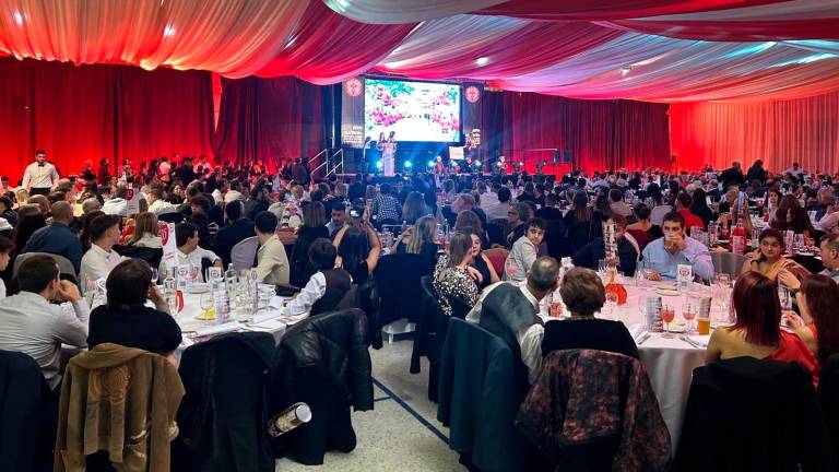 El sopar va omplir la sala del Kursaal. foto: PERE OSORIO/COLLA JOVES XIQUETS De VALLS