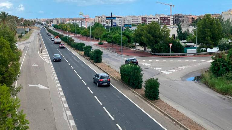 $!La zona con naves comerciales y los cines junto a la C-31.