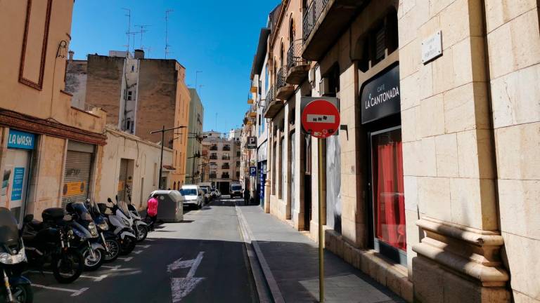 El robo se cometió en este restaurante. Foto: Àngel Juanpere