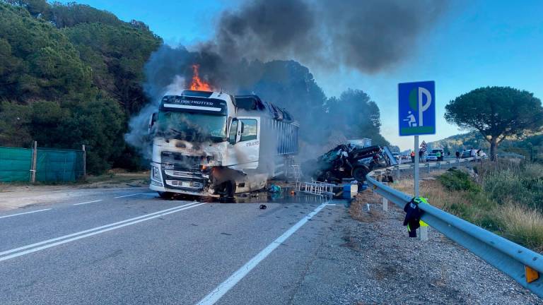 Imagen del camión y el coche involucrados en el accidente. Foto: Cedida