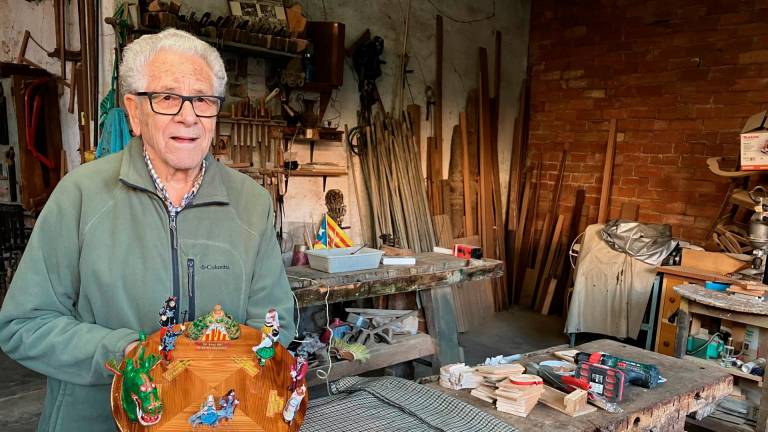 Jaume Nin con el pesebre de este año. FOTO: JMB