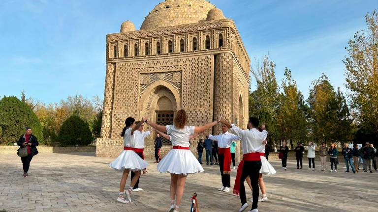 $!Dansaires del Penedès en su viaje a Uzbekistan.