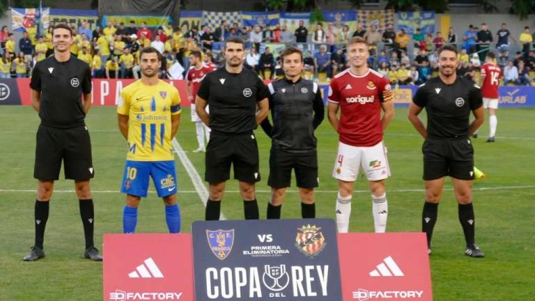 El sorteo de capitanes de la primera eliminatoria de la temporada pasada. Foto: Cedida