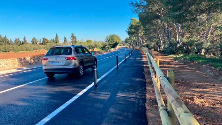 $!Un coche se lleva por delante el carril bici a punto de estrenar en Albinyana