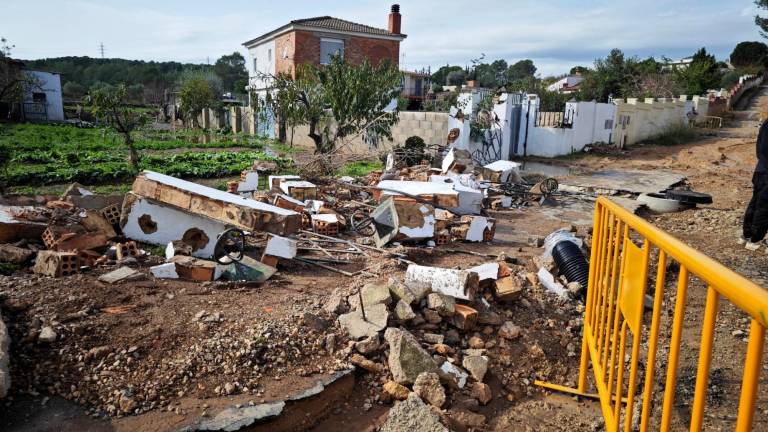 Imágenes de los destrozos en la urbanización La Quadra dels Manous, en El Catllar. Fotos: Núria Riu