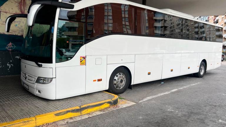 El autobús inmovilizado en la estación de Tarragona. Foto: Mossos d’Esquadra