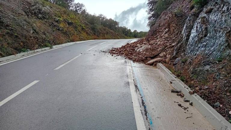 $!La lluvia ‘corta’ dos carreteras en Tarragona pero riega de forma generosa a toda la provincia