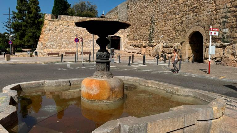 La fuente sin su parte superior. Próximamente se reparará. Foto: Marc Bosch