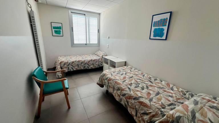 $!Una de las habitaciones con dos camas, en la residencia Pirineus. Foto: Alfredo González