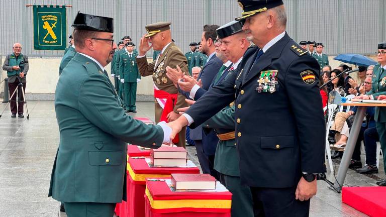 Durante el acto se impusieron condecoraciones y se entregaron diplomas. Foto: Alfredo González