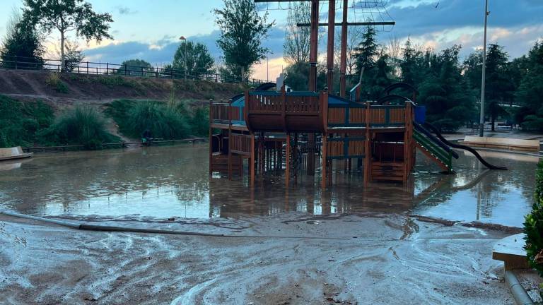 El agua ha inundado varias zonas de la Part Baixa de Tarragona. Foto: DT